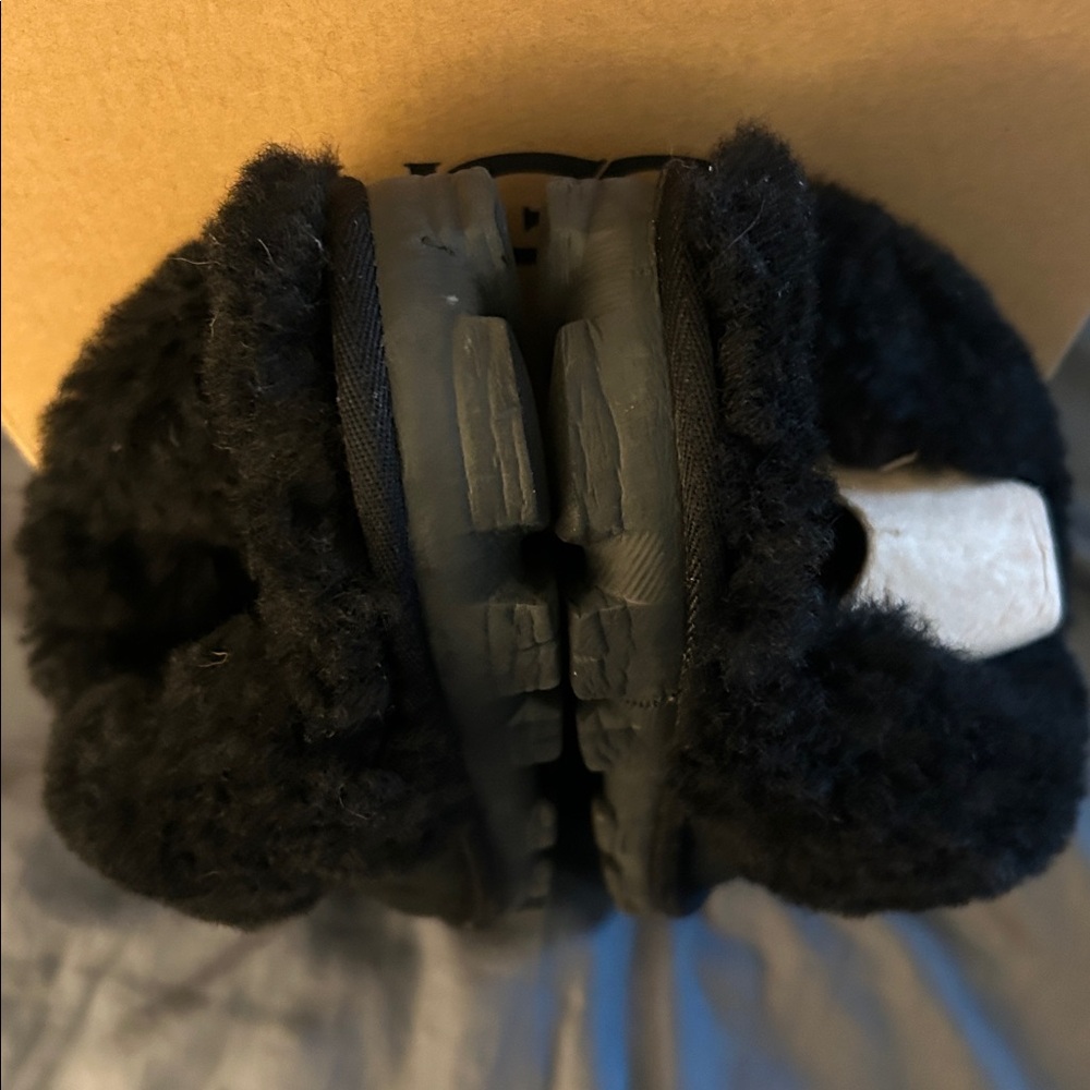 UGGS SIZE 9 Black USED‼️ read description and look at photos carefully‼️ - Picture 14 of 16